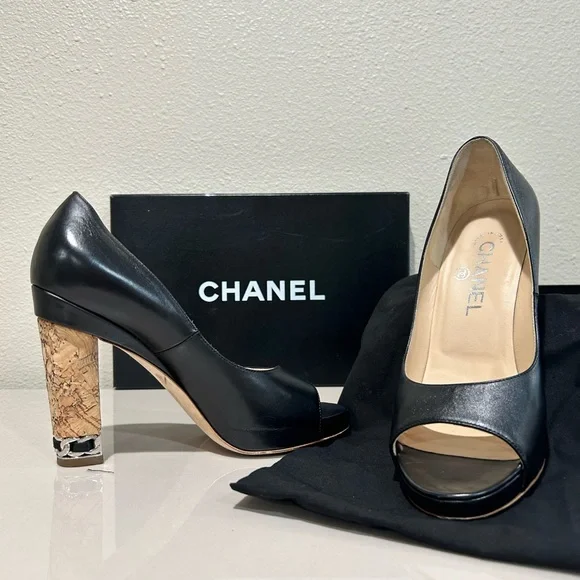 CHANEL BLACK LEATHER PEEP TOE CORK HEEL PUMPS - Picture 4 of 8